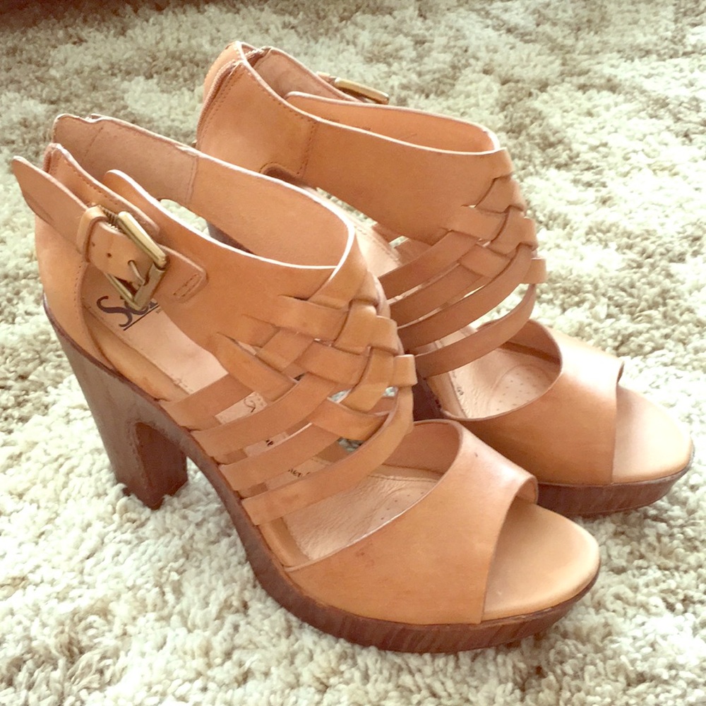 Sofft brand tan heels!